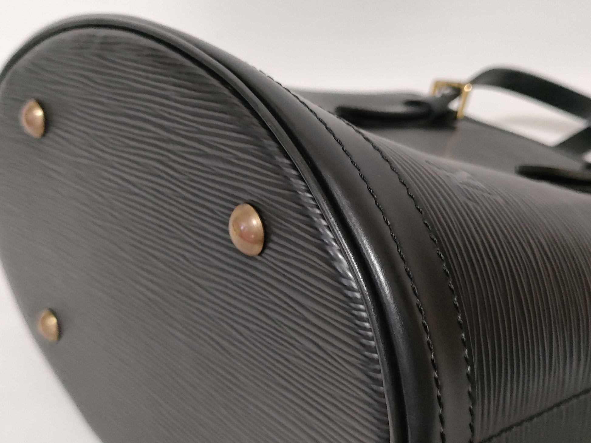 LOUIS VUITTON Epi Bucket Shoulder Bag