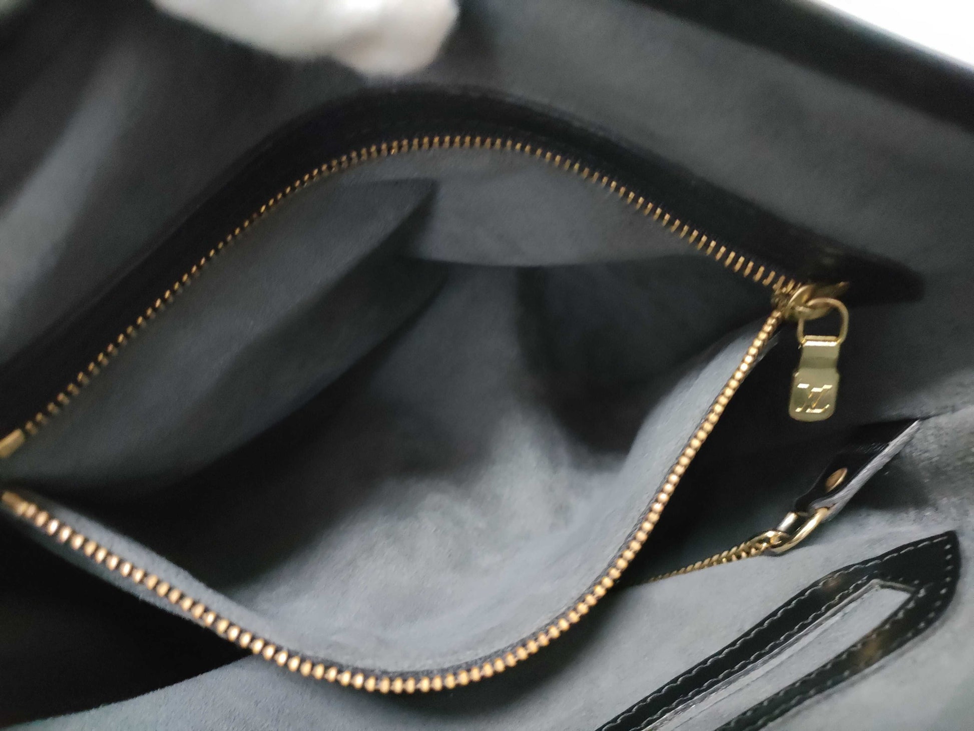 LOUIS VUITTON Epi Bucket Shoulder Bag