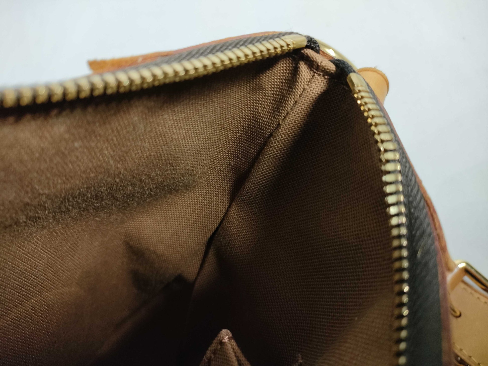 LOUIS VUITTON RFID verification failed MI3171 Monogram Louis Vuitton Monogram M56384 Thames PM Shoulder Bag