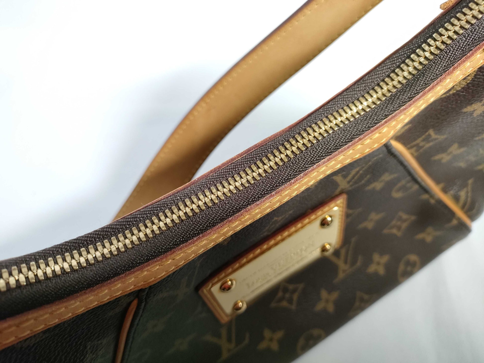 LOUIS VUITTON RFID verification failed MI3171 Monogram Louis Vuitton Monogram M56384 Thames PM Shoulder Bag