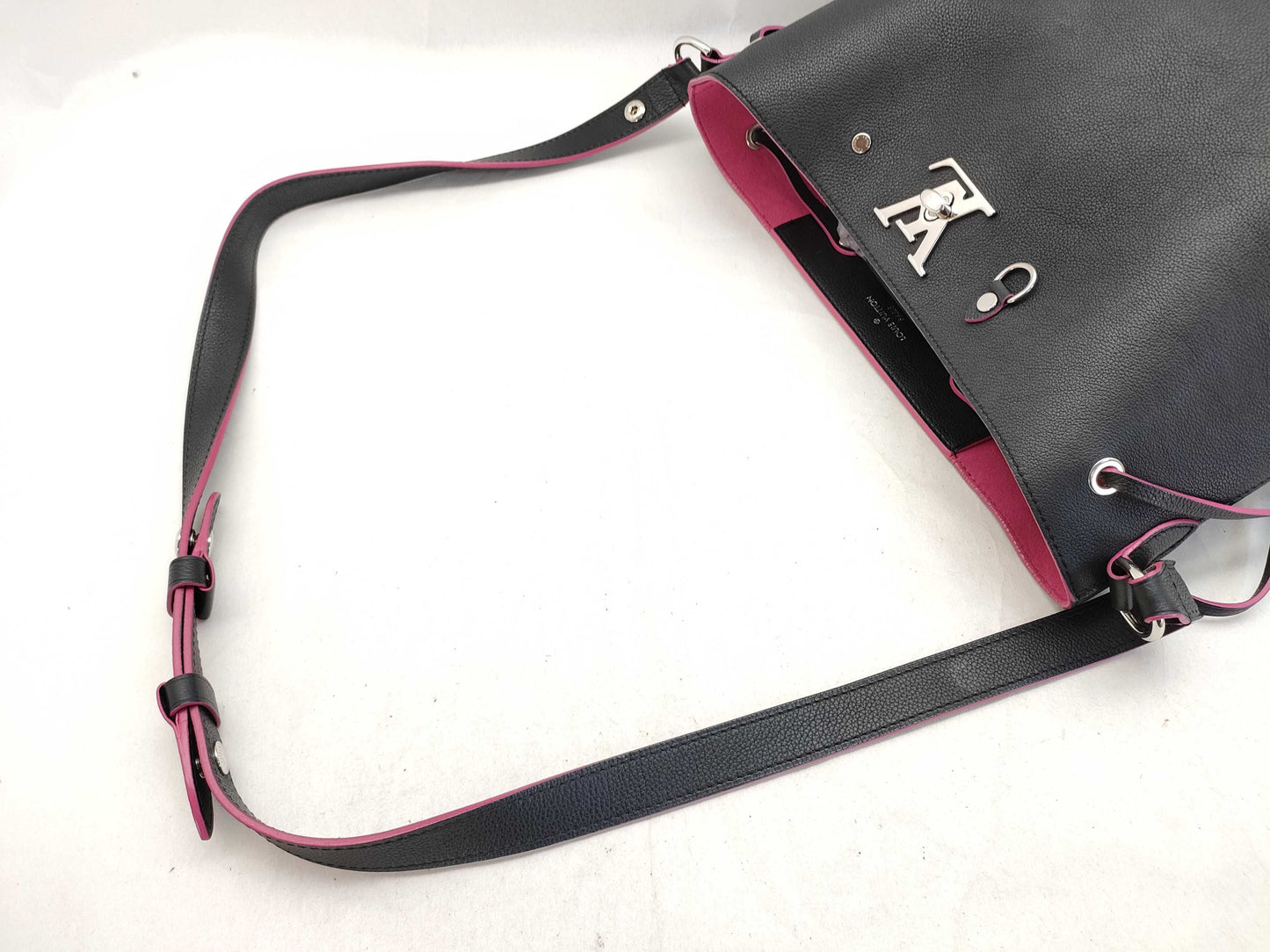 LOUIS VUITTON RFID Verified DU3167 Louis Vuitton LV Logo Lock Me Bucket M54677 DU3167 Black x Pink Shoulder Bag