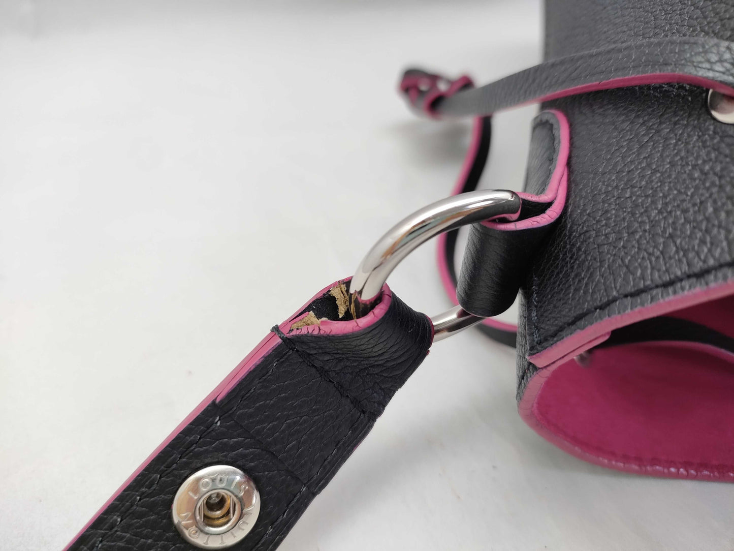 LOUIS VUITTON RFID Verified DU3167 Louis Vuitton LV Logo Lock Me Bucket M54677 DU3167 Black x Pink Shoulder Bag