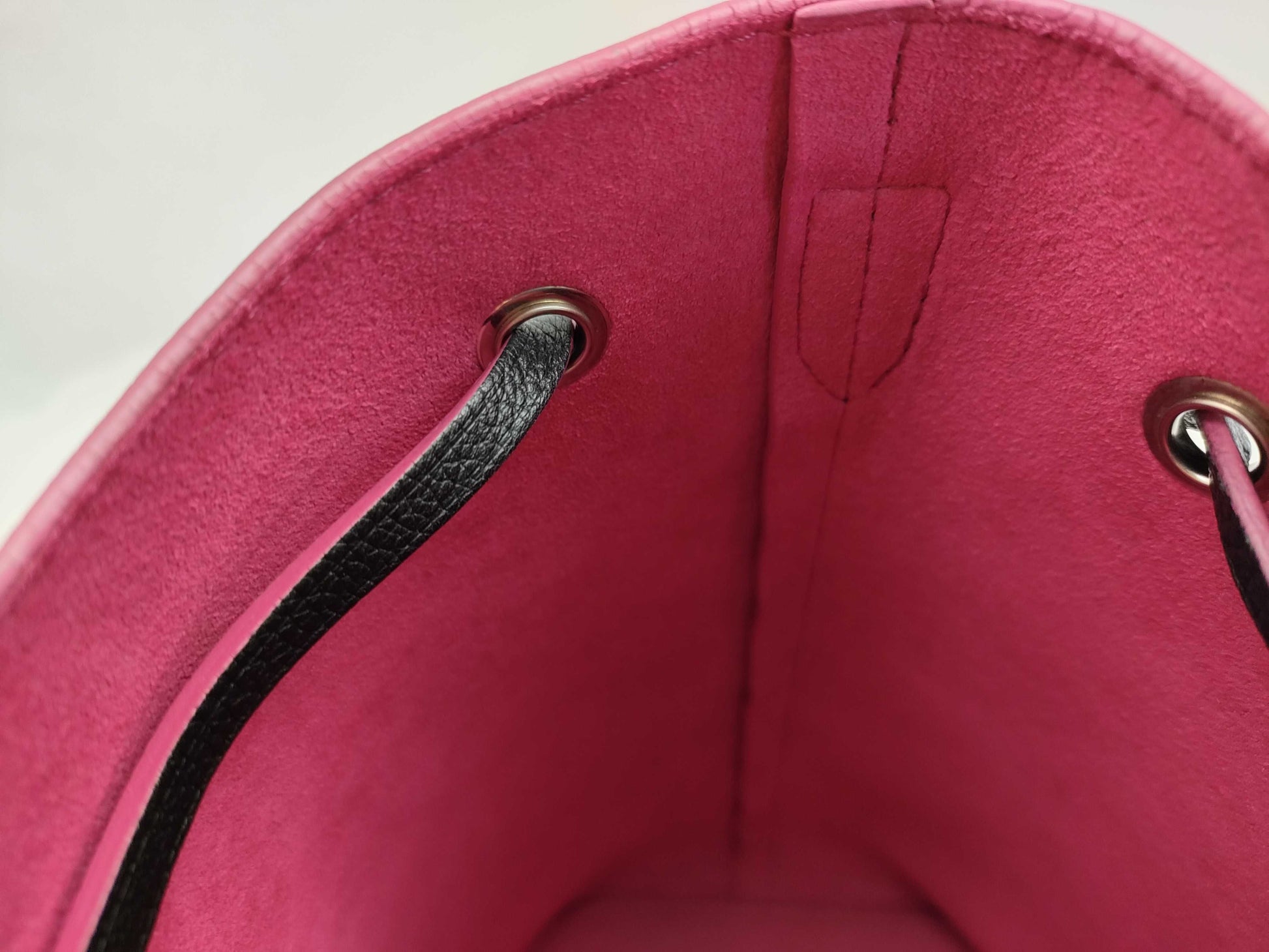 LOUIS VUITTON RFID Verified DU3167 Louis Vuitton LV Logo Lock Me Bucket M54677 DU3167 Black x Pink Shoulder Bag