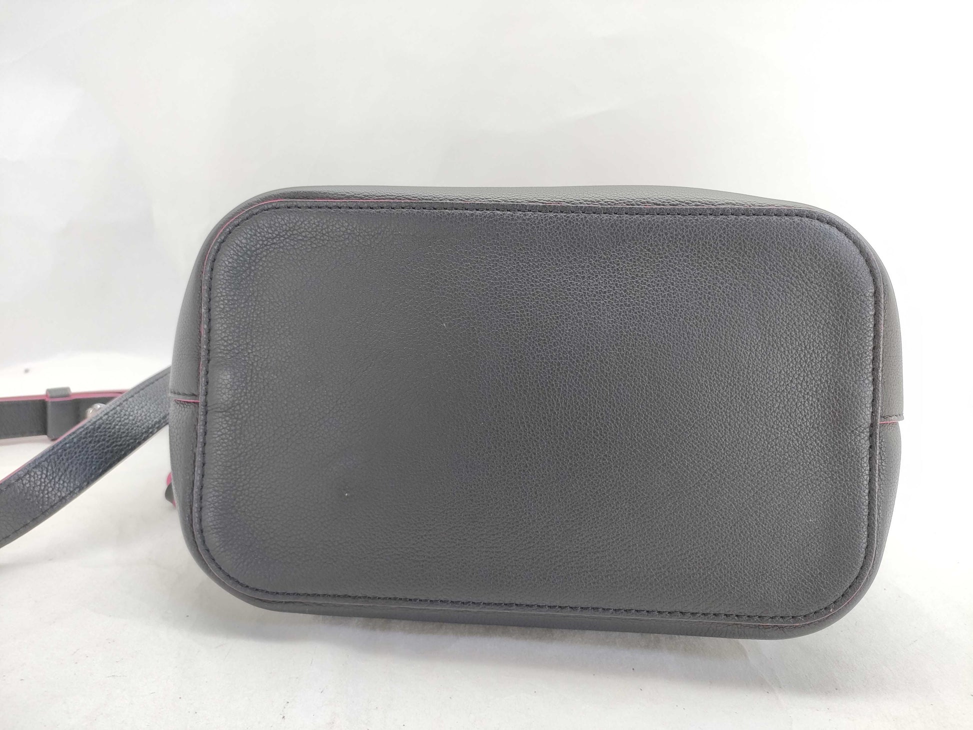 LOUIS VUITTON RFID Verified DU3167 Louis Vuitton LV Logo Lock Me Bucket M54677 DU3167 Black x Pink Shoulder Bag