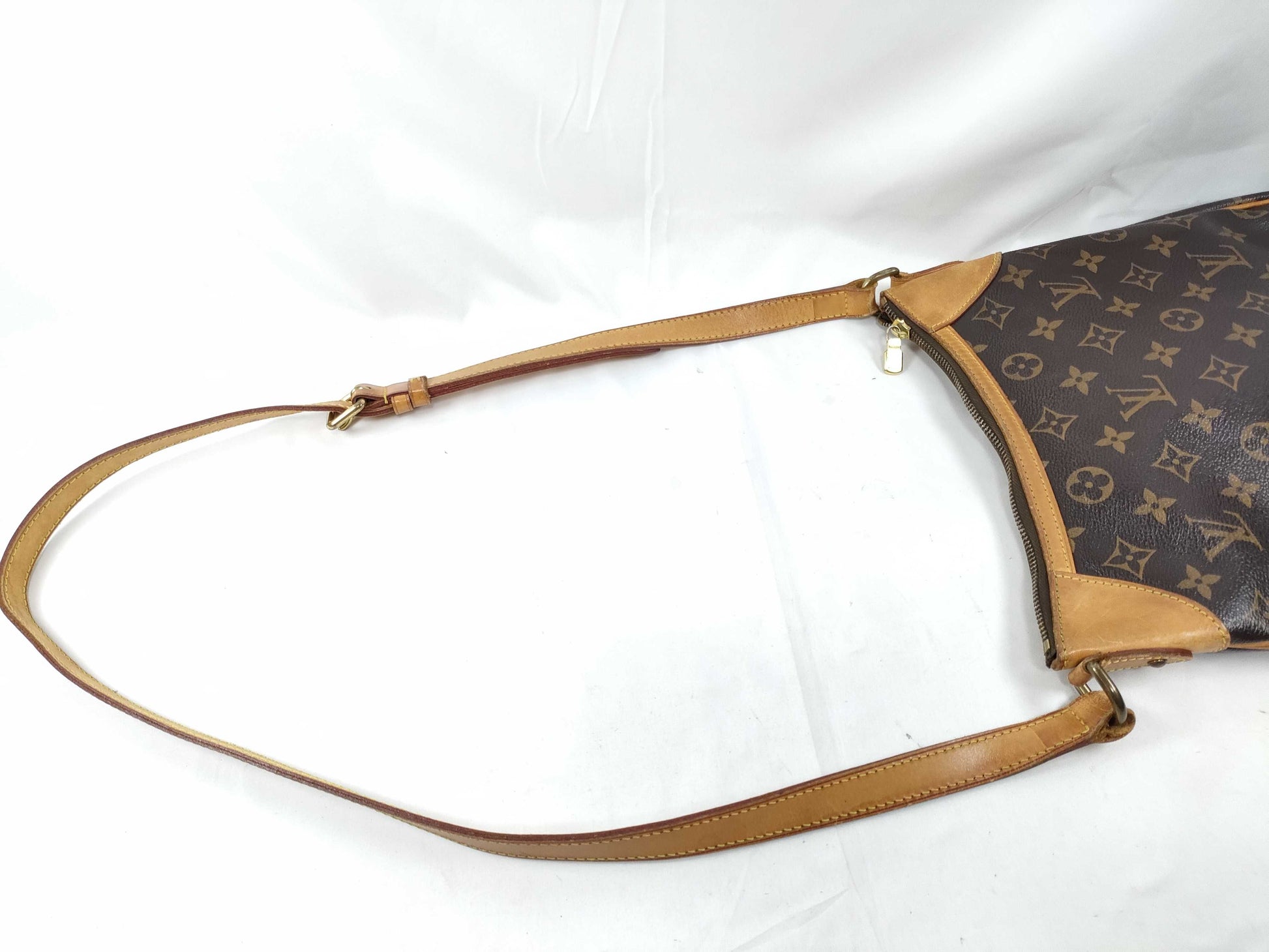 LOUIS VUITTON CA 2058 RFID Unverified Monogram LOUIS VUITTON Odeon PM M56390 Shoulder Bag