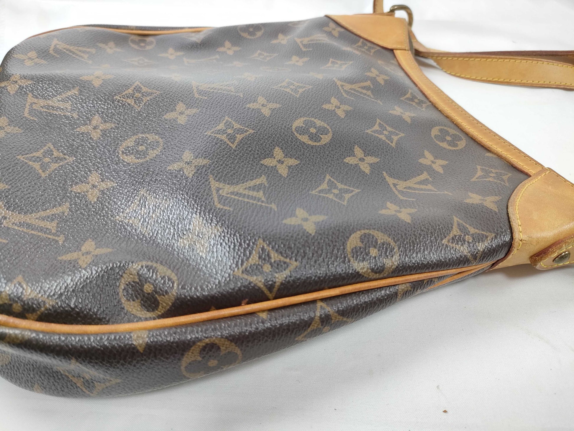 LOUIS VUITTON CA 2058 RFID Unverified Monogram LOUIS VUITTON Odeon PM M56390 Shoulder Bag