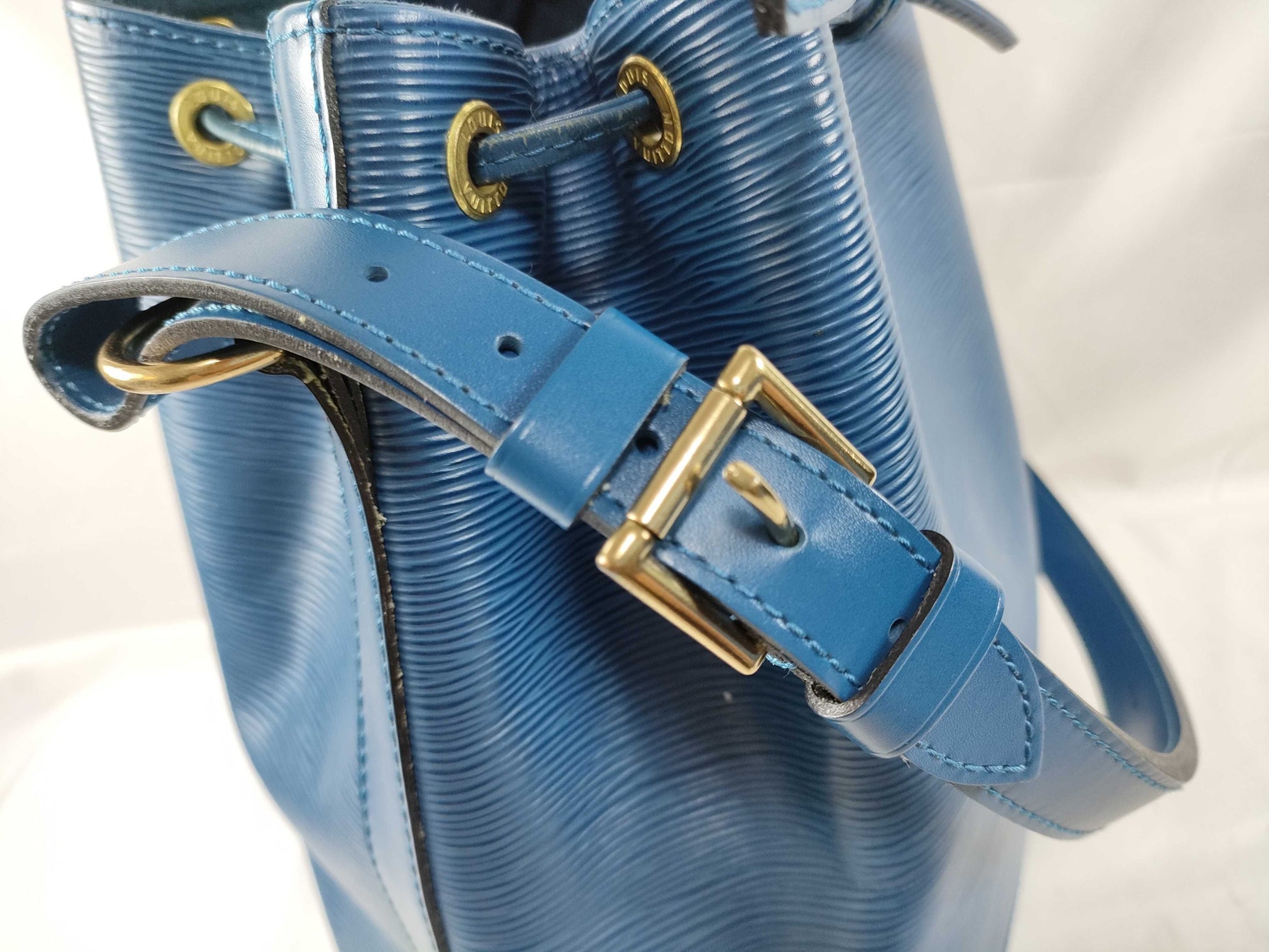 LOUIS VUITTON AR 0964 RFID Unverified Epi Leather LOUIS VUITTON Noe M44005 Shoulder Bag