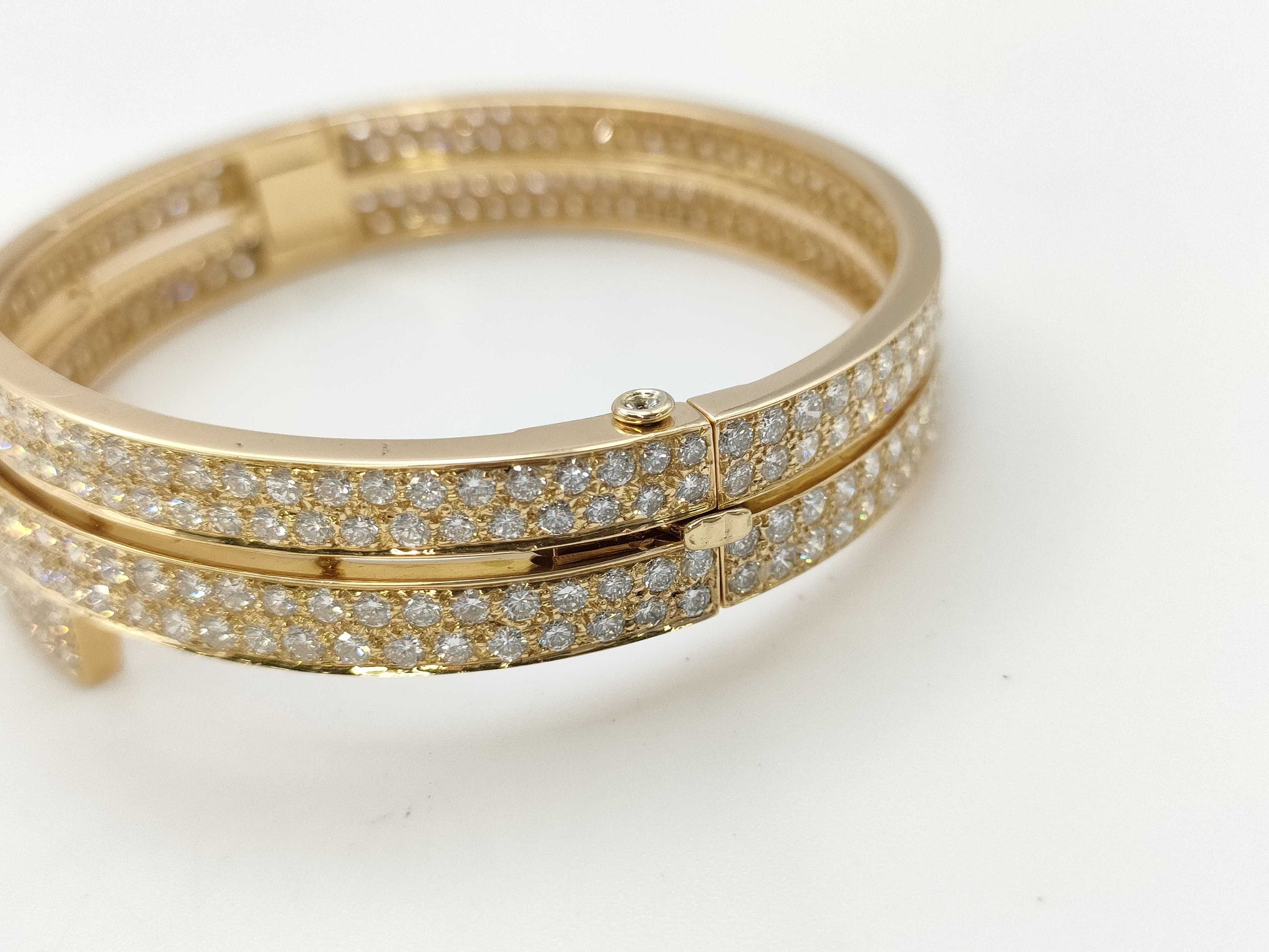 Van Cleef & Arpels Diamond Bracelet/Bangle in Yellow Gold 750, 40.4g 