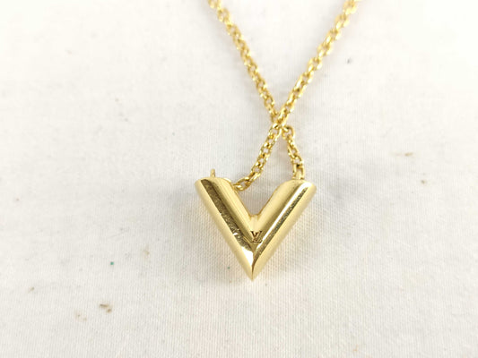LOUIS VUITTON Essential V Necklace