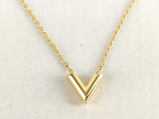 LOUIS VUITTON Essential V Necklace