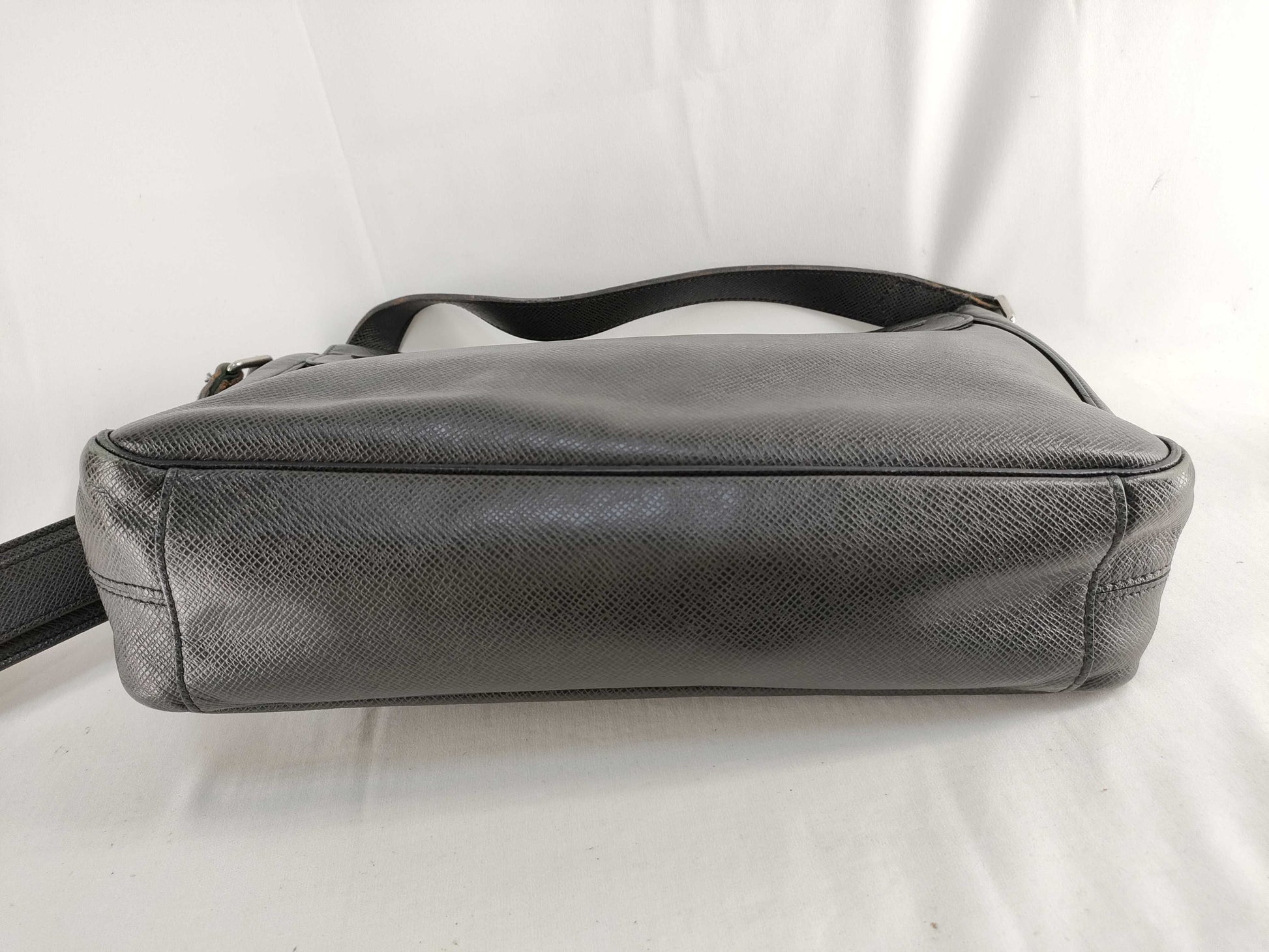 LOUIS VUITTON ID - Louis Vuitton Taiga Lama Roman MM M32624 PL4157 Shoulder Bag