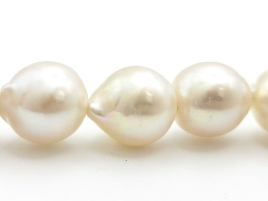 Akoya pearl necklace, diameter approximately 8.6mm-8.9mm, sterling silver, 74.2g 