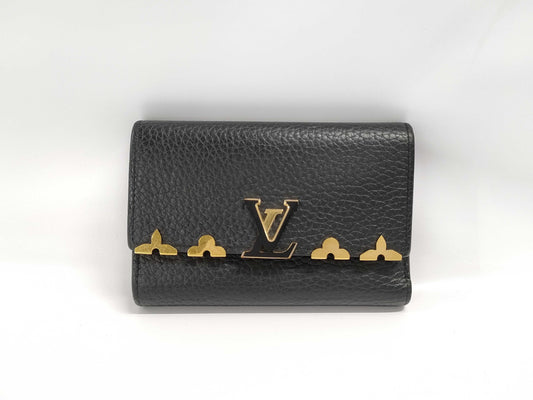 LOUIS VUITTON Portefeuille Capucines Folding Wallet