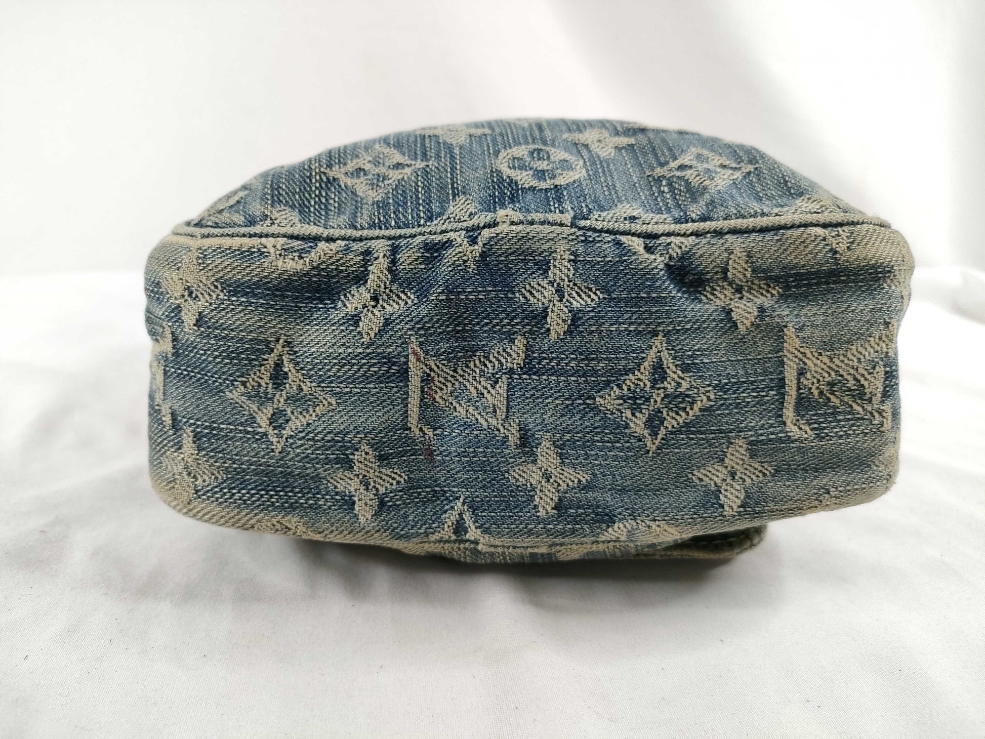 LOUIS VUITTON Denim Back LV Shoulder Bag