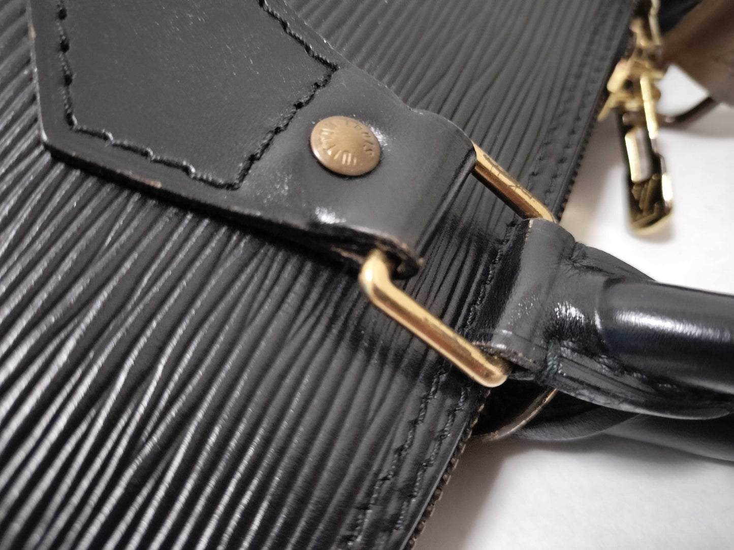 LOUIS VUITTON Vuitton Epi Alma M40302 AR0996 Black Handbag