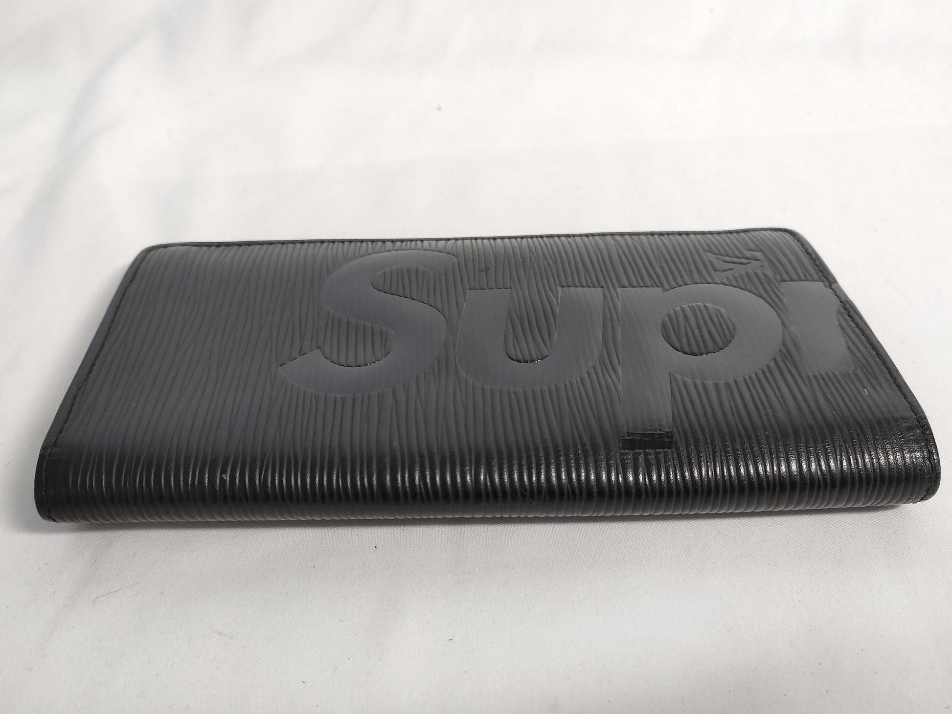 LOUIS VUITTON Epi Leather & Supreme Collaboration Portefeuille Brazza M67721/CA2107 Wallet with Box