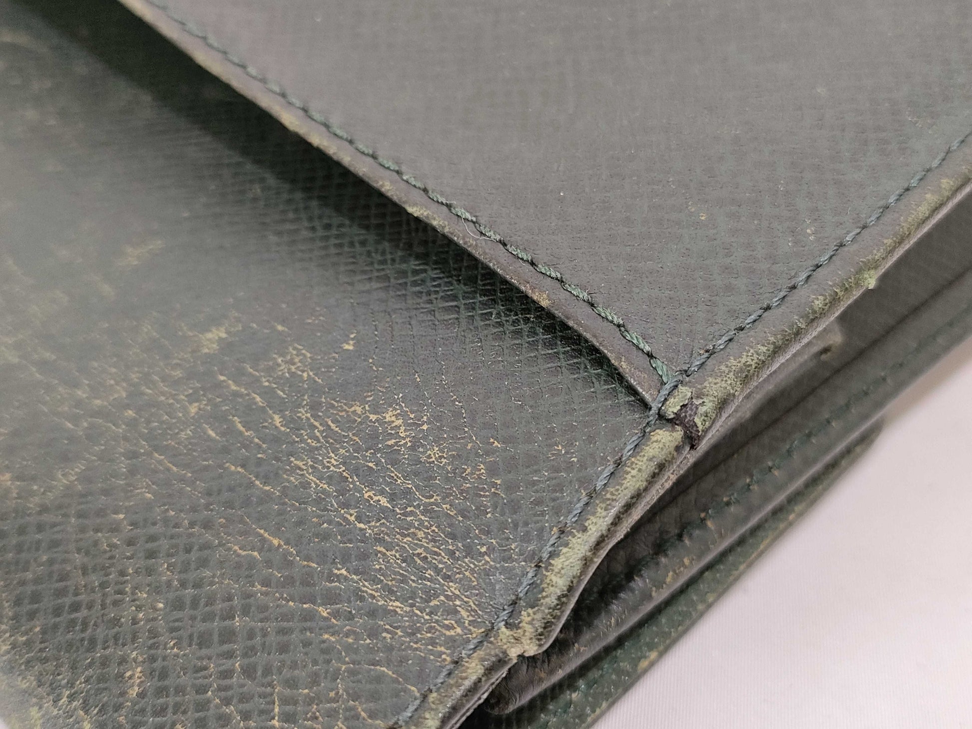 (10320_0212) LOUIS VUITTON Taiga Louis Vuitton Second Bag Taiga Clado M30194 Second Bag