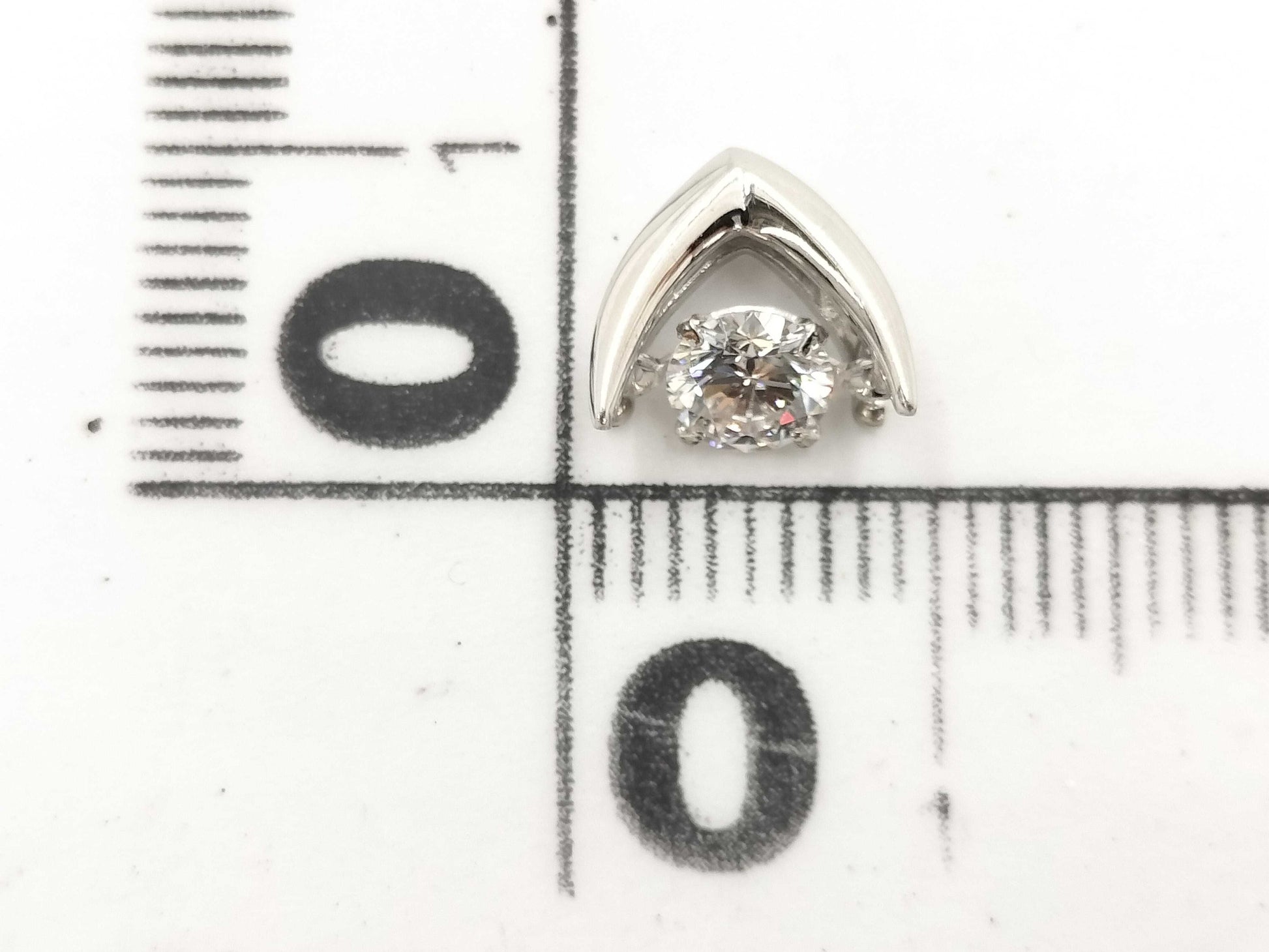 D0.307ct PT900 0.9g Pendant Top 