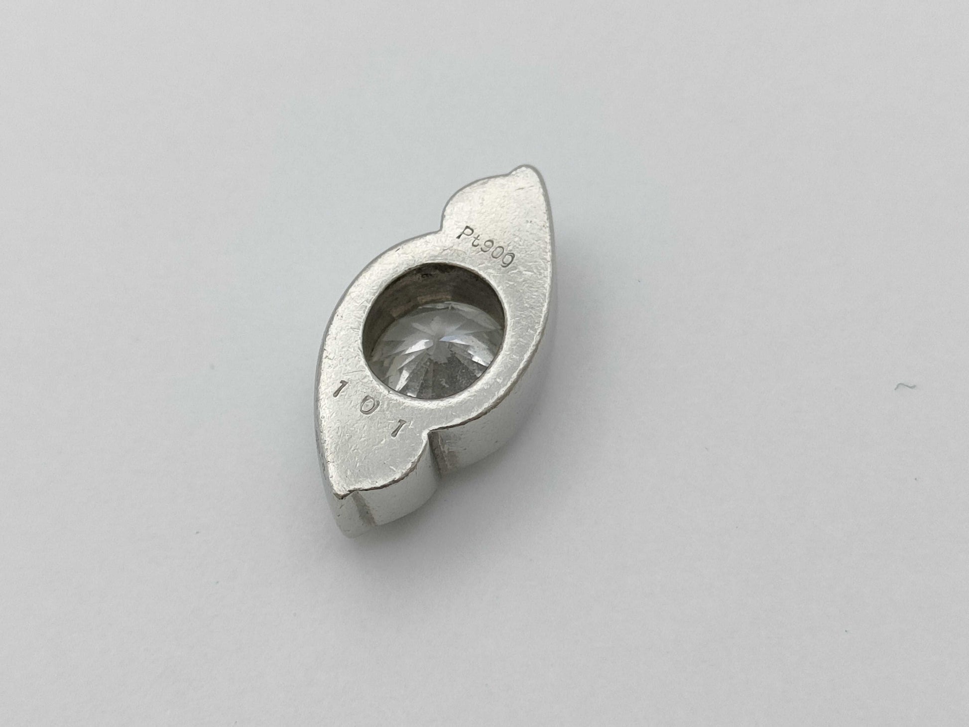 D1.01ct PT900 4.0g Pendant Top 