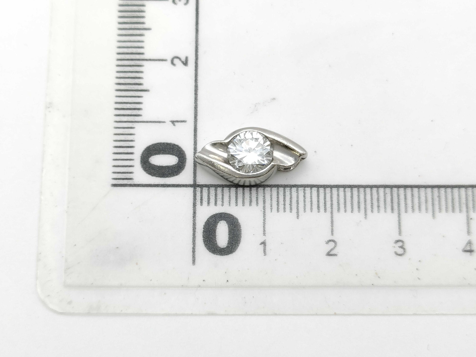 D1.01ct PT900 4.0g Pendant Top 