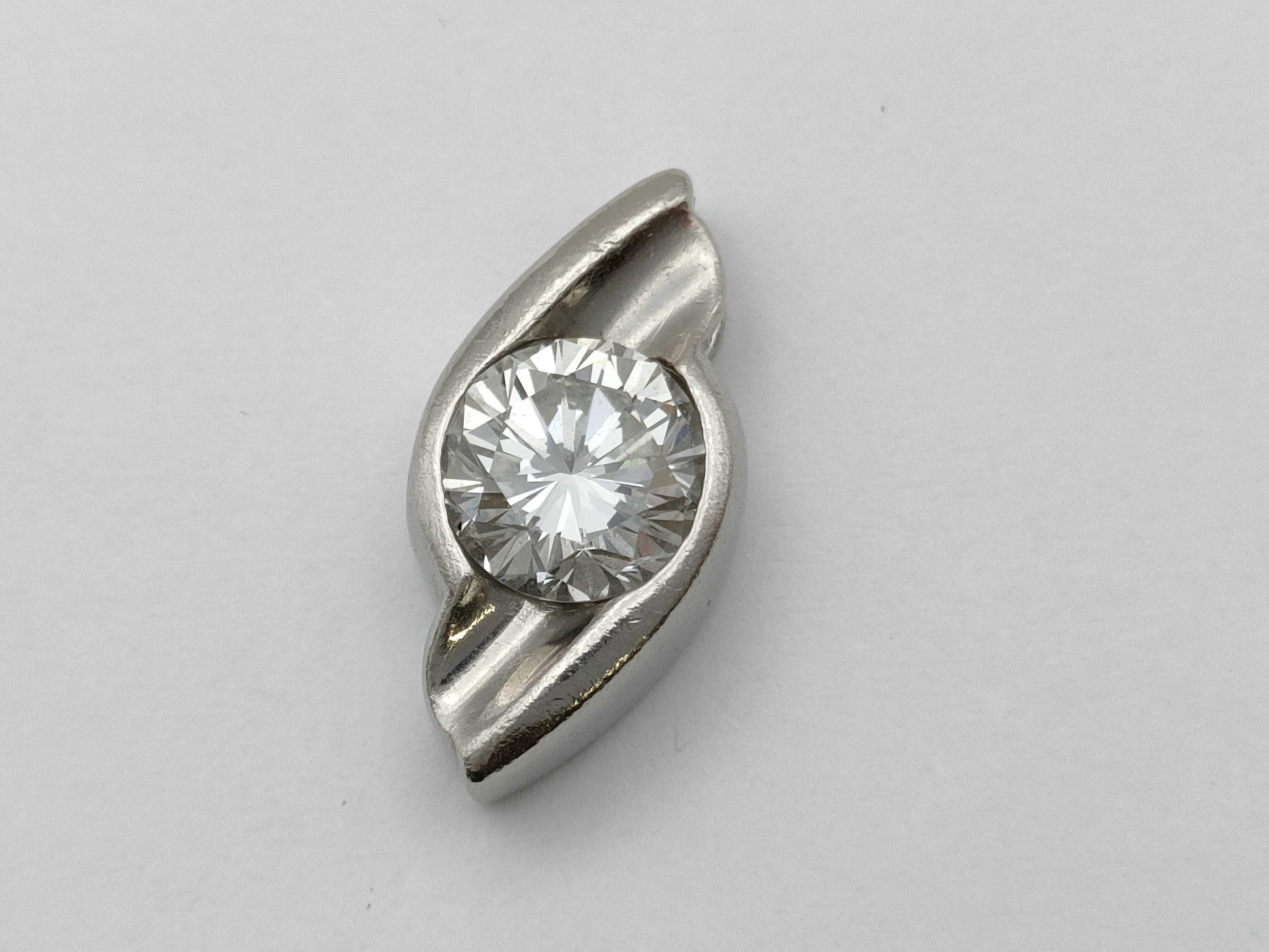 D1.01ct PT900 4.0g Pendant Top 