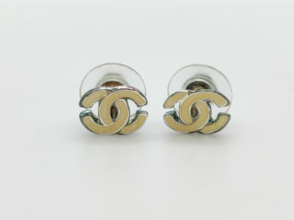 CHANEL Chanel engraved 00T earrings