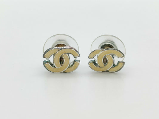 CHANEL Chanel engraved 00T earrings