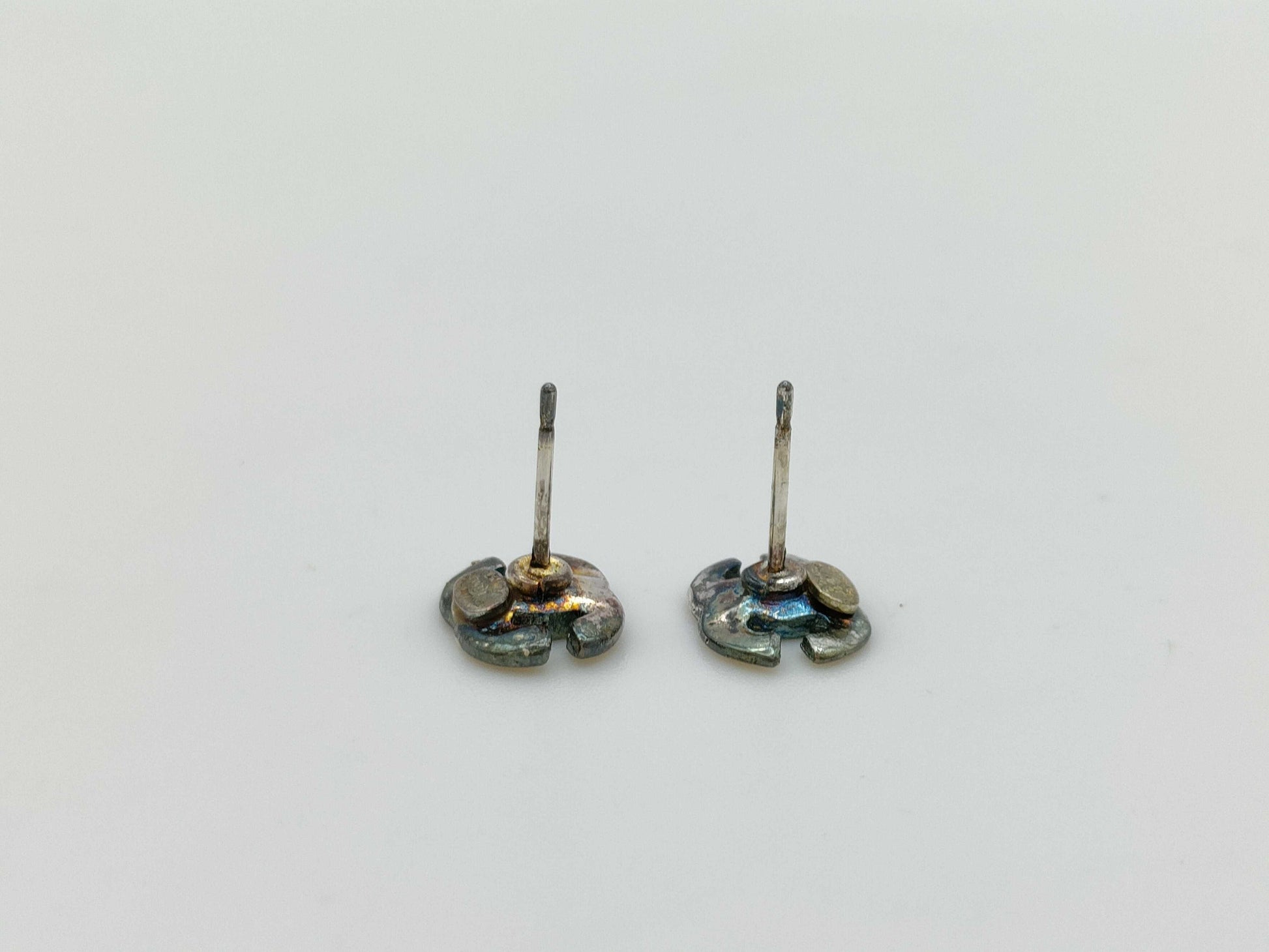 CHANEL Chanel engraved 00T earrings