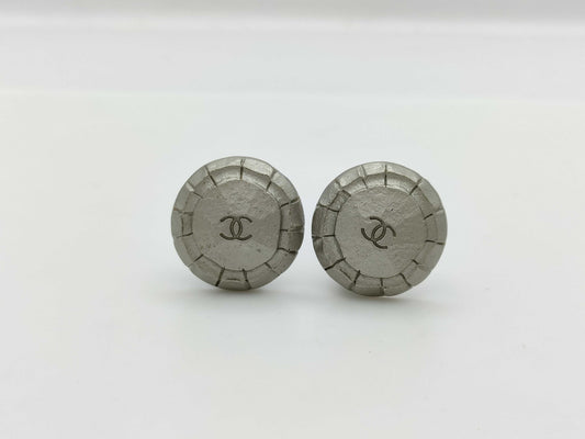 CHANEL Chanel engraved 99A earrings