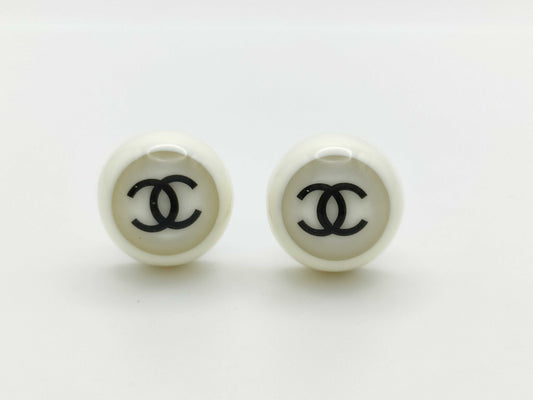 CHANEL Chanel engraved 01P earrings