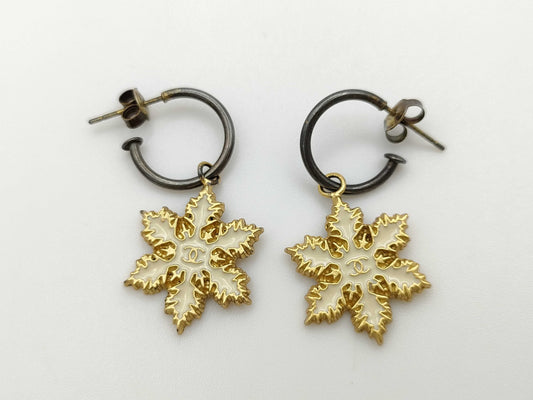 CHANEL Chanel engraved 01A earrings