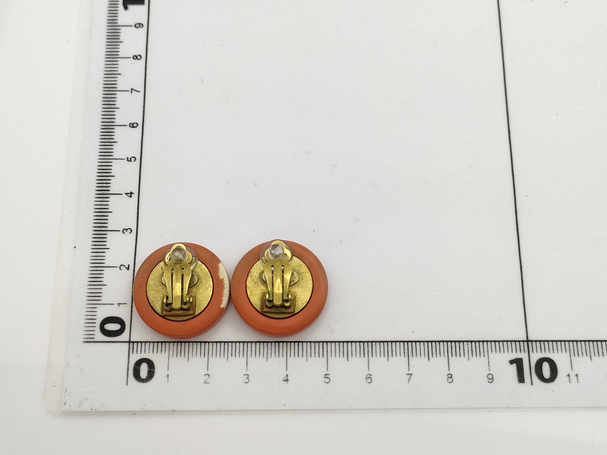 CHANEL Chanel engraved 95C earrings