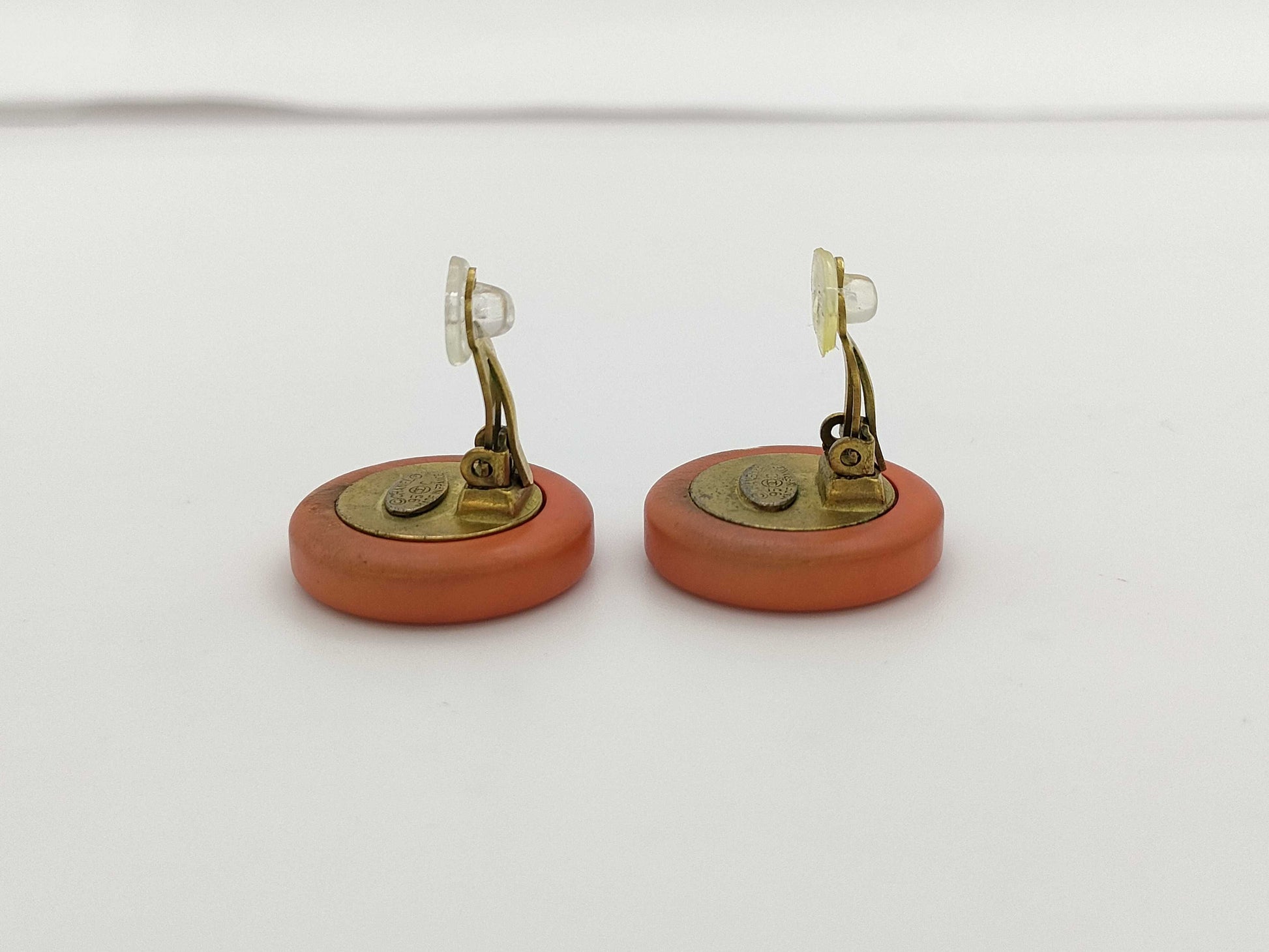 CHANEL Chanel engraved 95C earrings