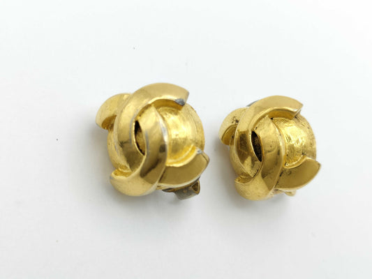 CHANEL Chanel engraved 209 earrings