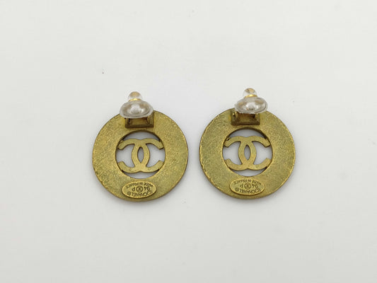 CHANEL Chanel engraved 94P earrings