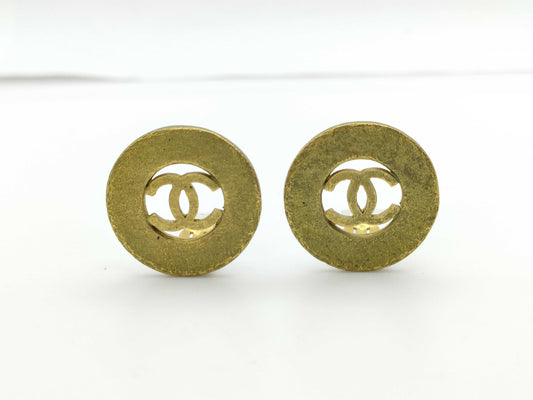 CHANEL Chanel engraved 94P earrings