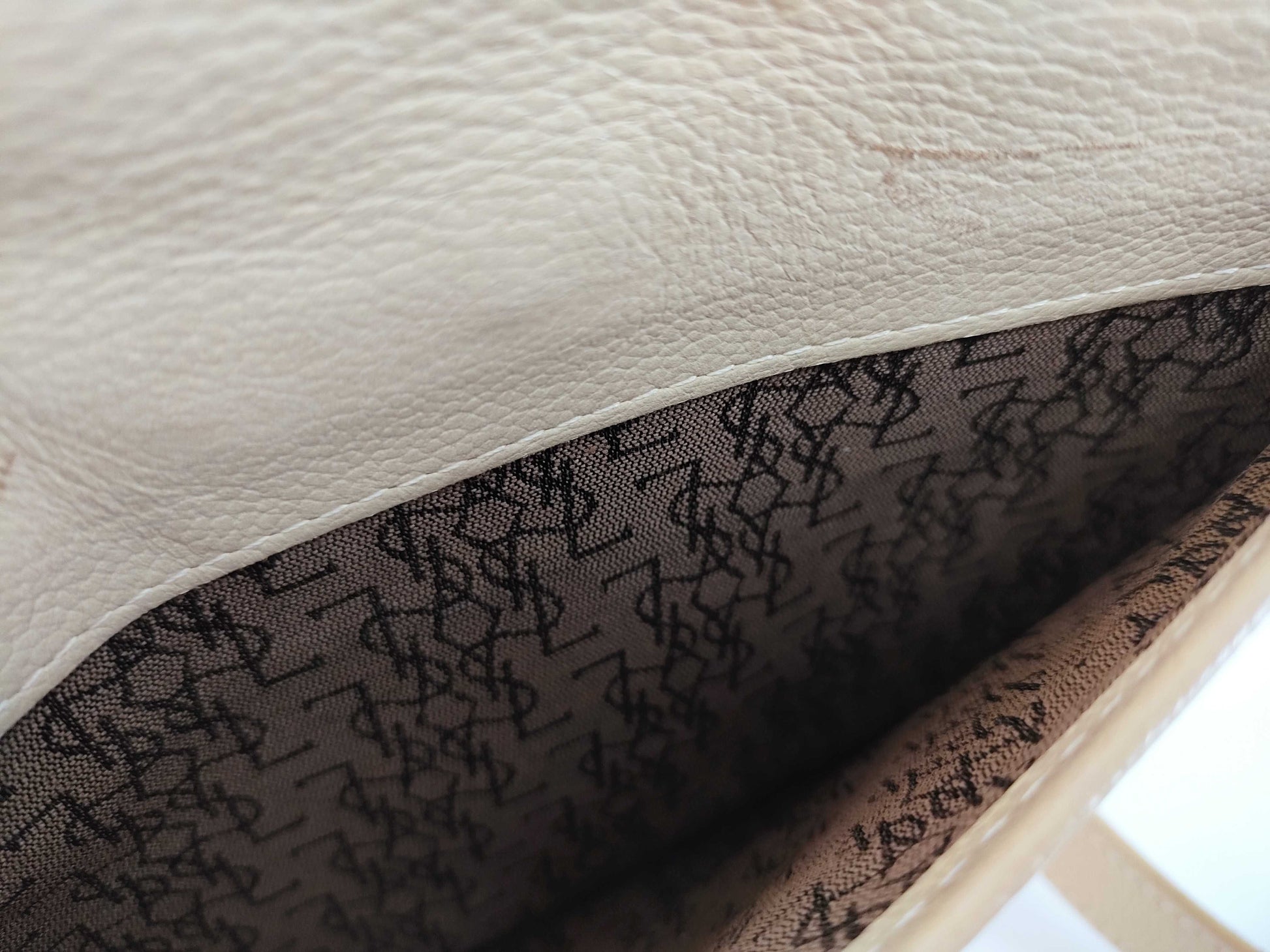 Yves Saint Laurent Logo Leather Shoulder Bag