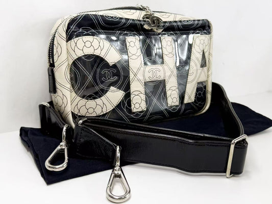 (10305_0006) CHANEL Camellia Black and Ivory Coco Charm Detachable Shoulder Bag with Camera, W24cm (approx. 25 series) [Dust bag and sticker included] Silver Hardware 5618937 Shoulder Bag