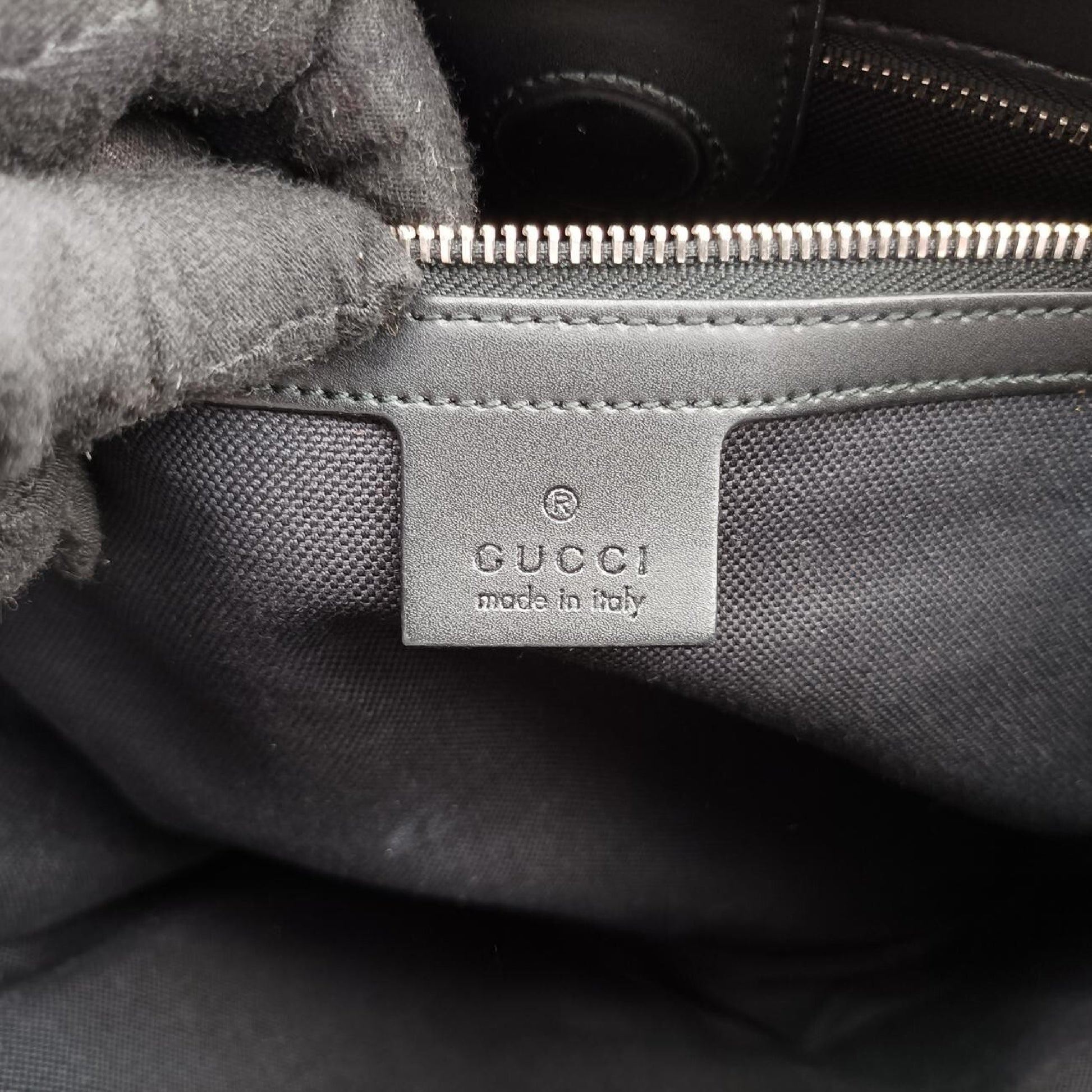 GUCCI GG Supreme Tiger Black x Multi PVC Coated Canvas Shoulder Bag 495559C029271246