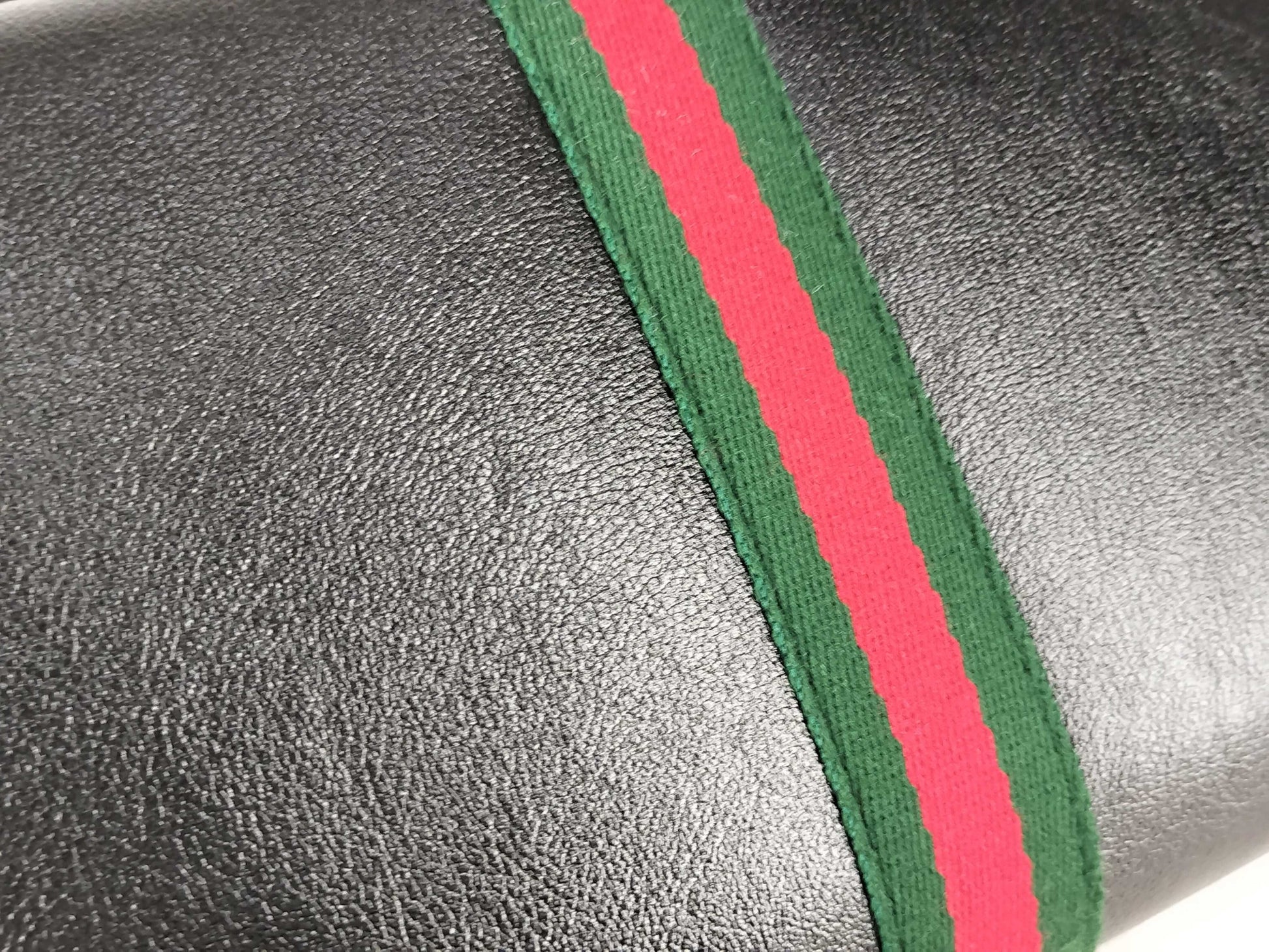 GUCCI Tiger Head Sherry Shoulder Bag