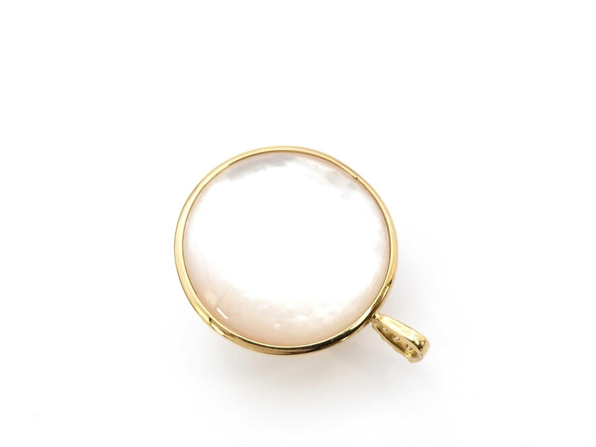 Mabe pearl pendant, approximately 18.1mm diameter, 0.03ct, 18K gold, 4.5g 