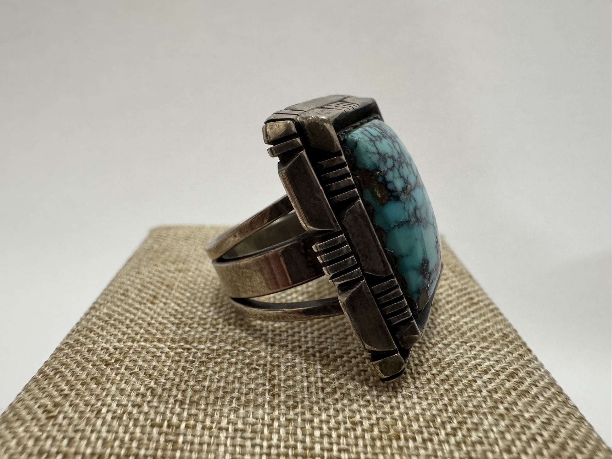 NAVAJO Fred Peters Extra Large High-Grade Natural Kingman Turquoise Ring in Sterling Silver, 20.0g