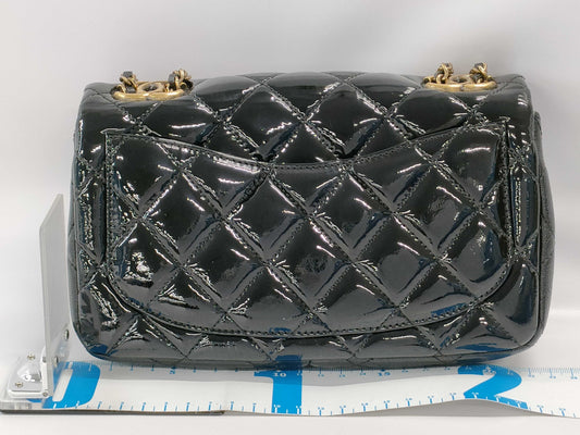 CHANEL CHANEL Matelasse Chain Shoulder Bag in Black with Gold Hardware and Enamel Calfskin Leather 21327349 Shoulder Bag