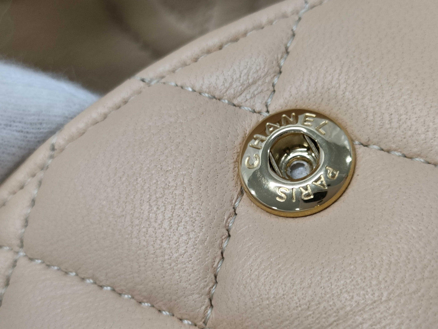 CHANEL Matelasse 25 2-way Double Flap Double Chain A01112 Beige Lambskin Shoulder Bag with Gold Hardware 31165055