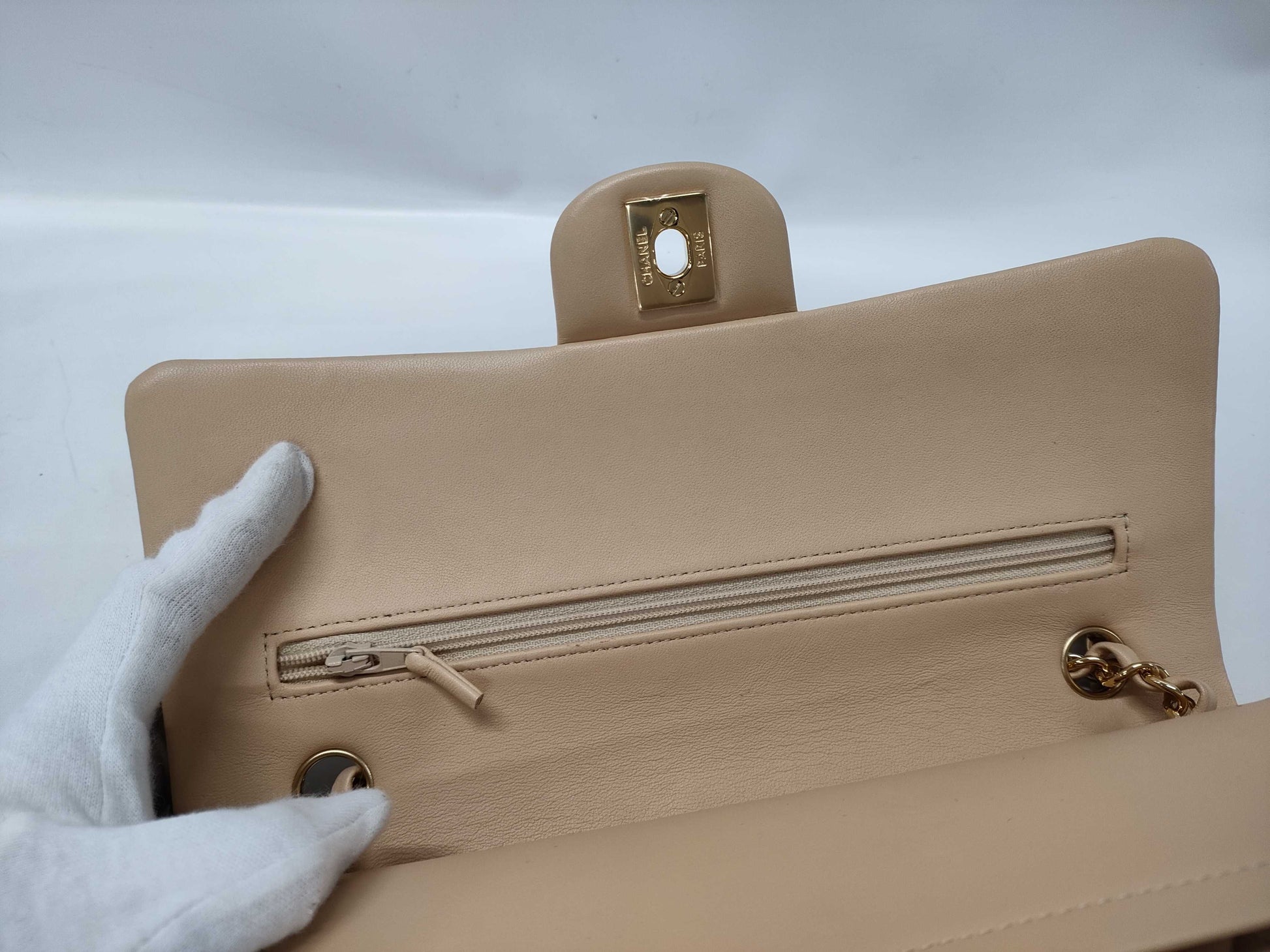 CHANEL Matelasse 25 2-way Double Flap Double Chain A01112 Beige Lambskin Shoulder Bag with Gold Hardware 31165055