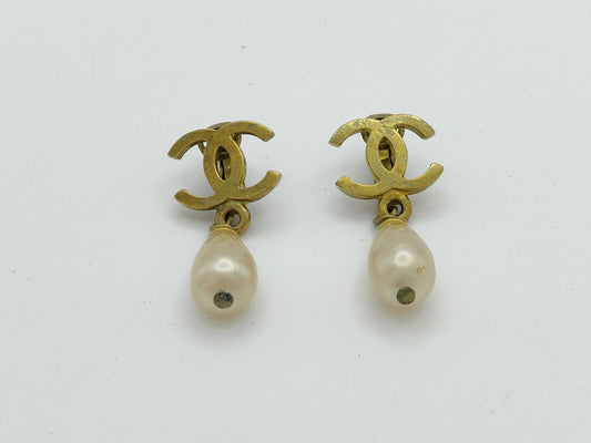 CHANEL Pearl Earrings