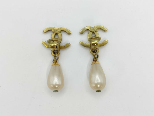 CHANEL Pearl Earrings