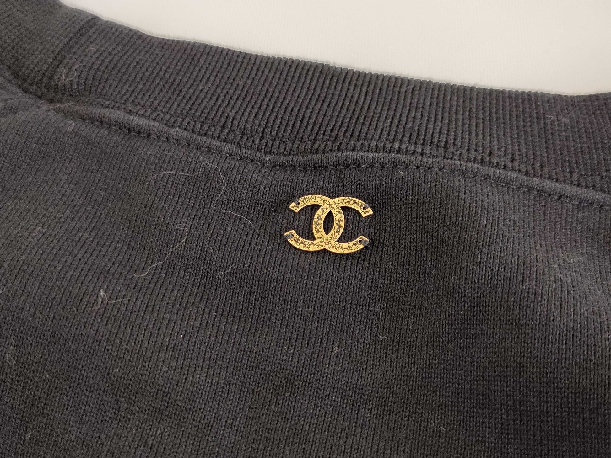 CHANEL CHANEL T-shirt cut and sew P57840K07626 #S Big Coco Mark Gold x Black T-shirt