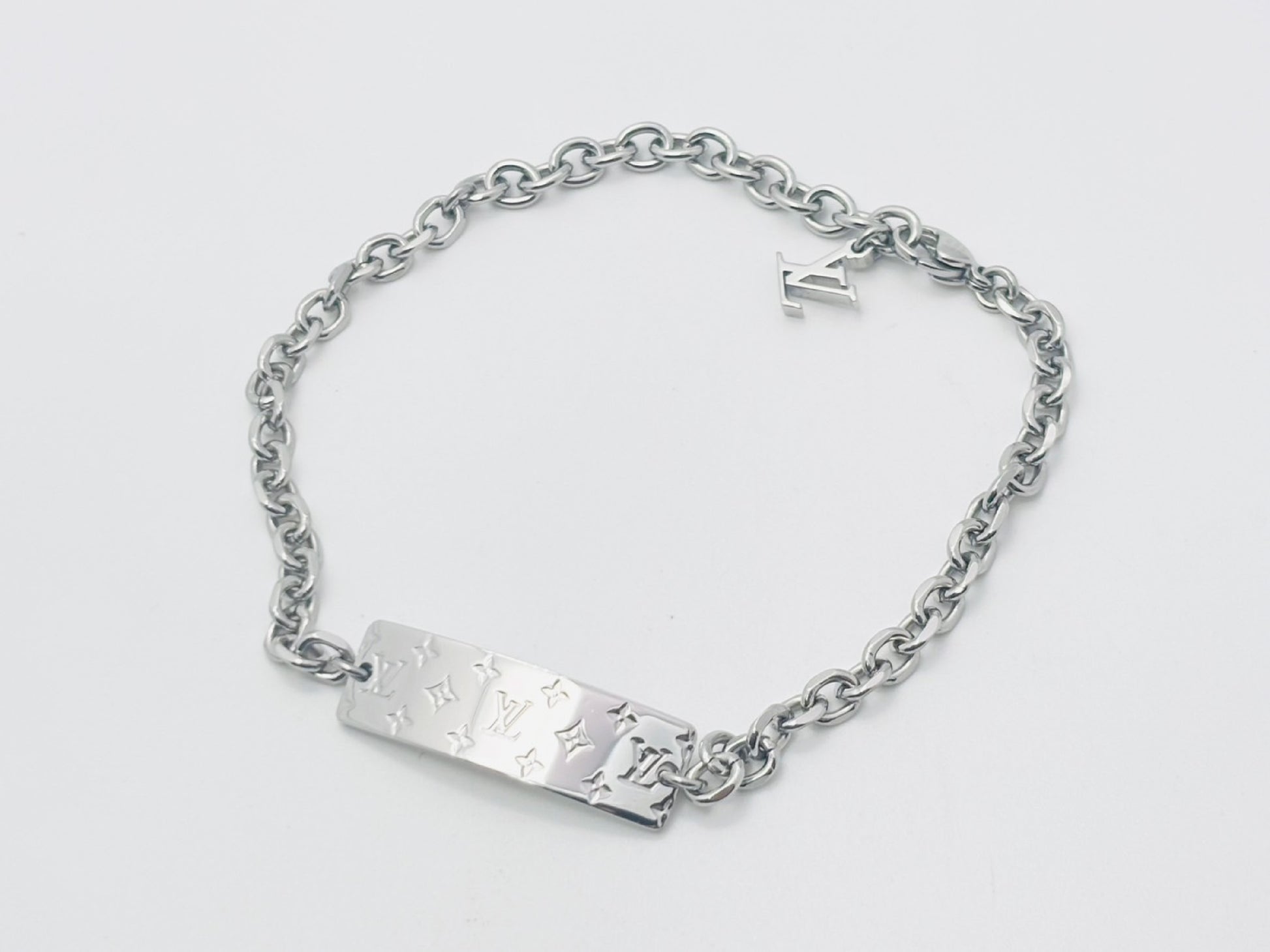 LOUIS VUITTON M00681 Monogram Bold Bracelet, Silver