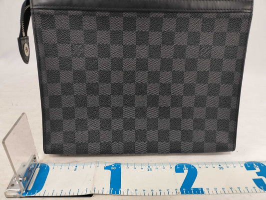 LOUIS VUITTON Damier Graphite ID - Louis Vuitton Damier Graphite Pochette Voyage MM N41696 Clutch Bag